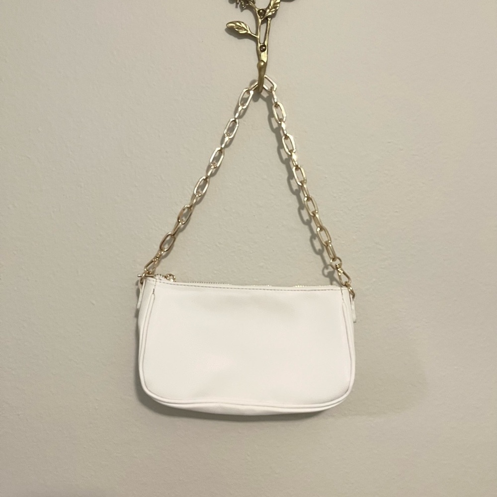 Forever 21 | Minimalist White Baguette Bag with Gold Chain